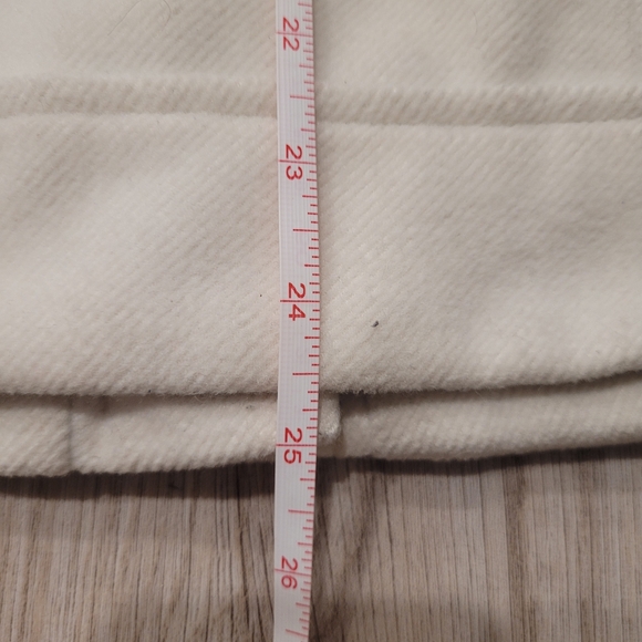 Bebe 2B White Winter Coat Wooden Hardware Faux Fur Hood Small - Picture 13 of 13